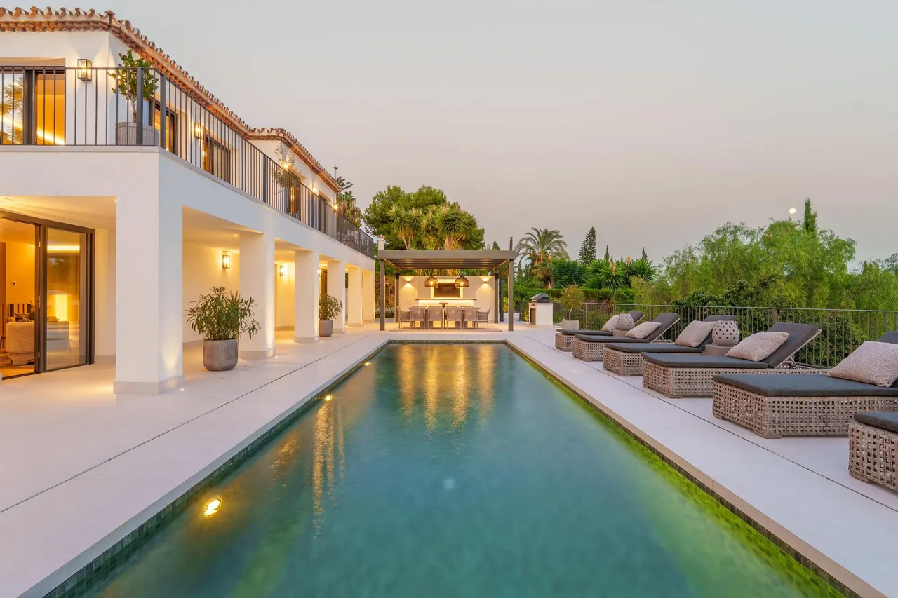 living - 734m² house / villa with 492m² terrace for sale in Golden Mile - gallery - 4