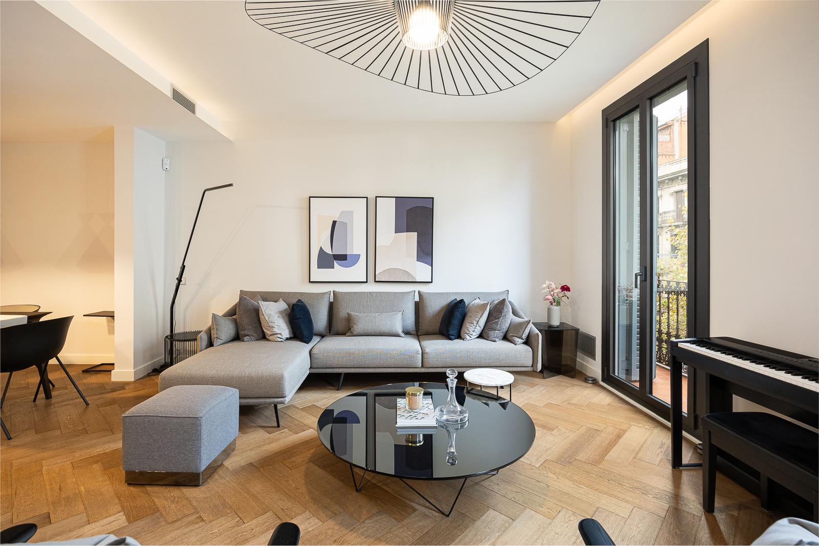 living - Piso de 147m² con 6m² terraza en venta en Eixample Izquierdo - featured