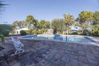living - 857m² house / villa for sale in La Eliana, Valencia - gallery thumbnail - 1