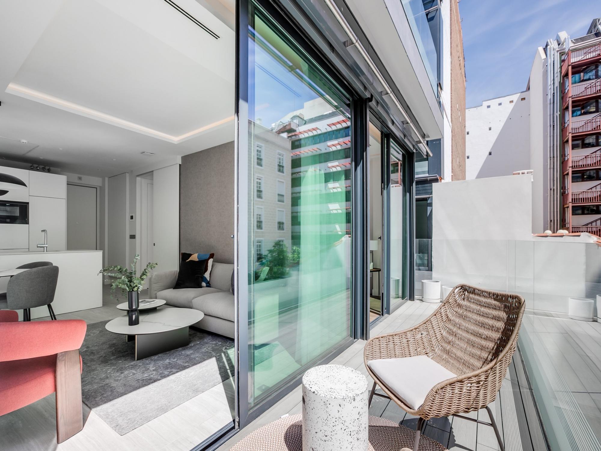 living - 125m² apartment with 15m² terrace for rent in Recoletos - gallery thumbnail - 2