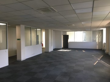 logistics - Activités / Bureaux À Louer - featured