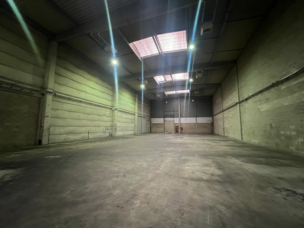 logistics - Entrepôt / Bureaux À Louer - gallery - 2