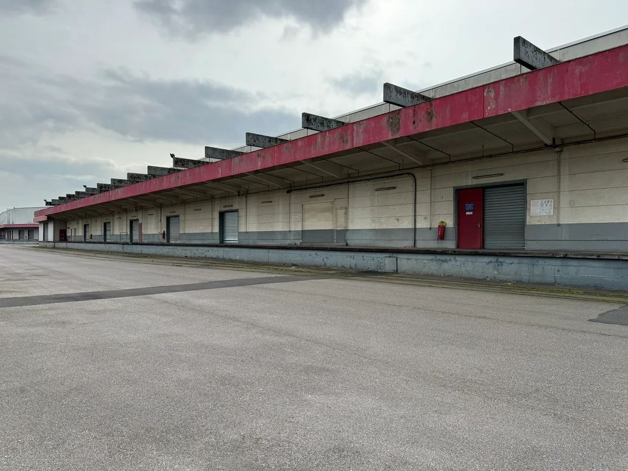 logistics - Logistics Warehouse For Rent - gallery - 4
