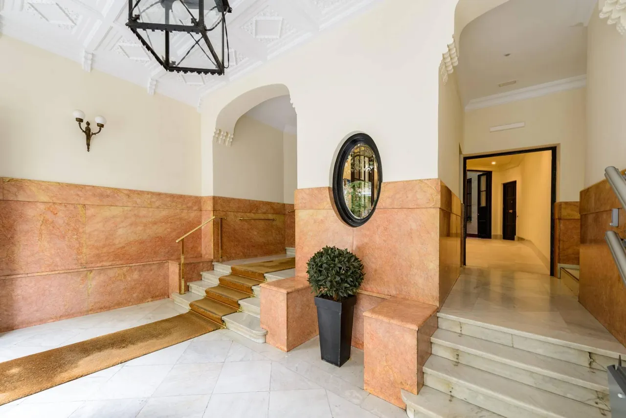 living - Piso de 342m² en venta en Almagro, Madrid - gallery - 4