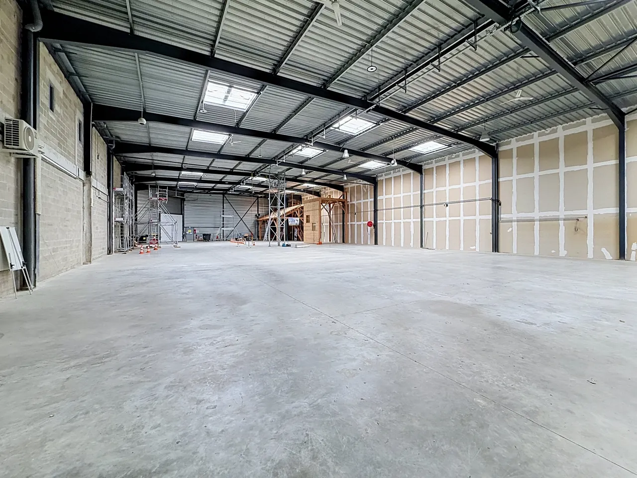 logistics - Light Industrial Premises / Offices For Rent - gallery - 7