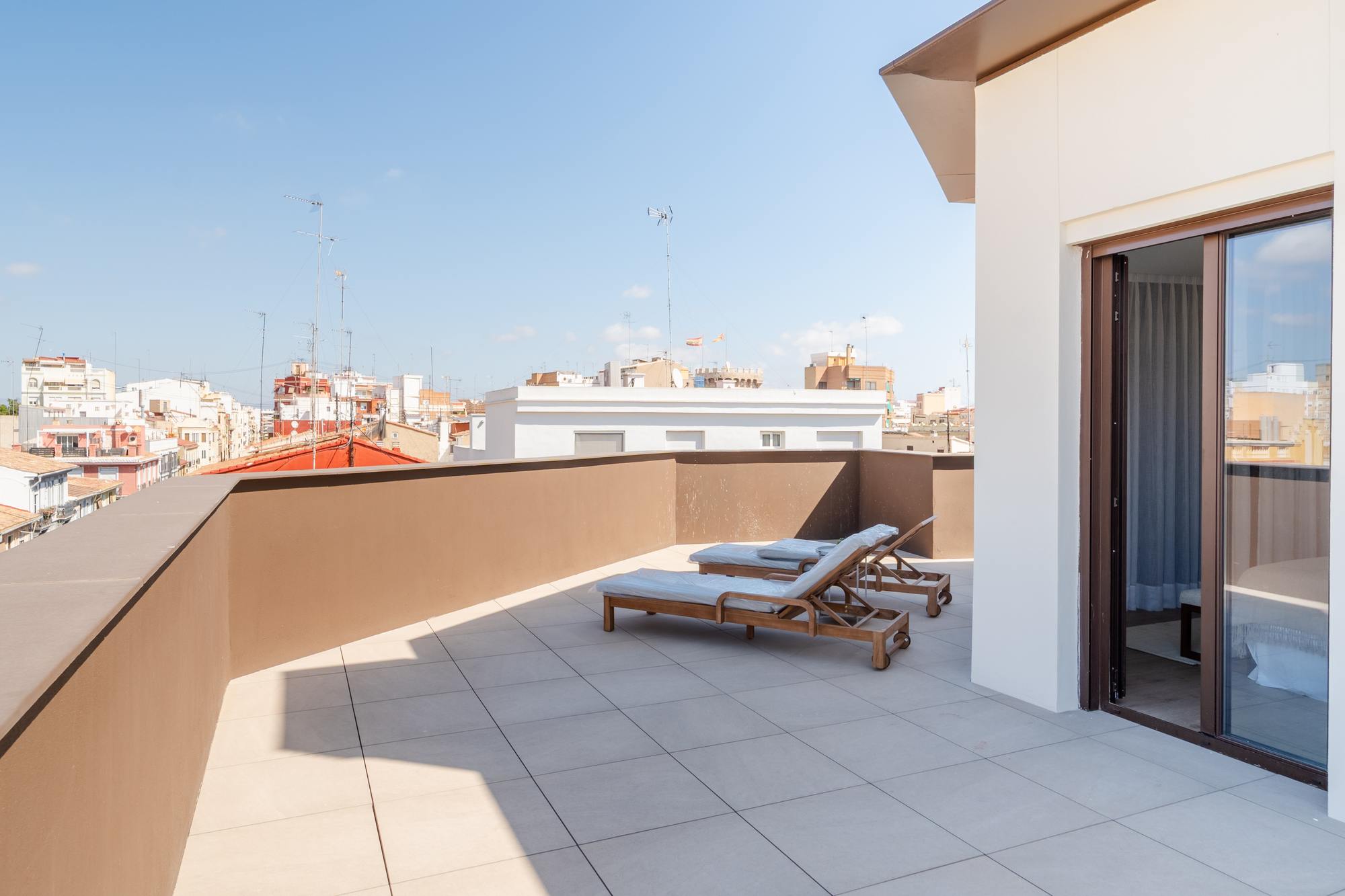 living - 210m² penthouse with 100m² terrace for sale in El Mercat - gallery thumbnail - 6
