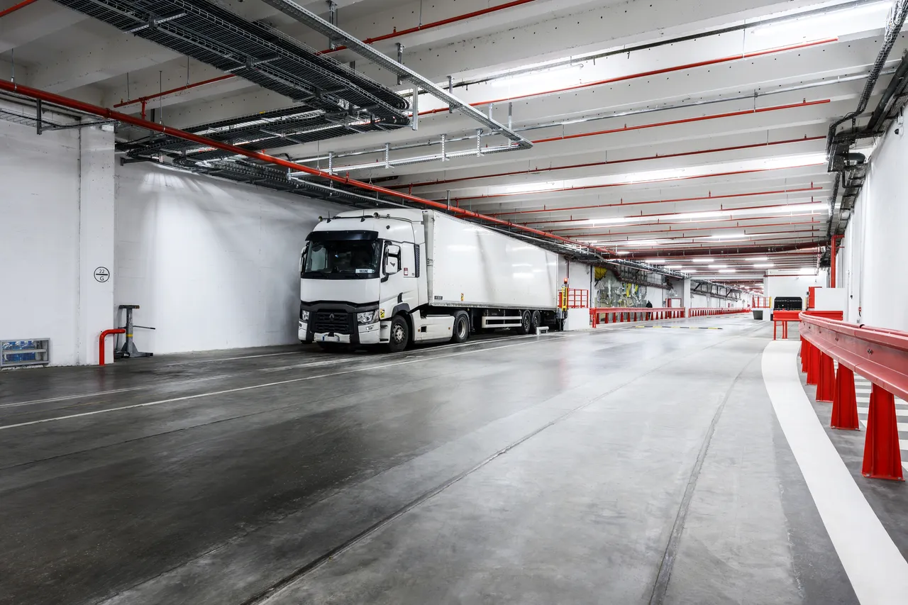 logistics - Light Industrial Premises / Offices For Rent - gallery - 7