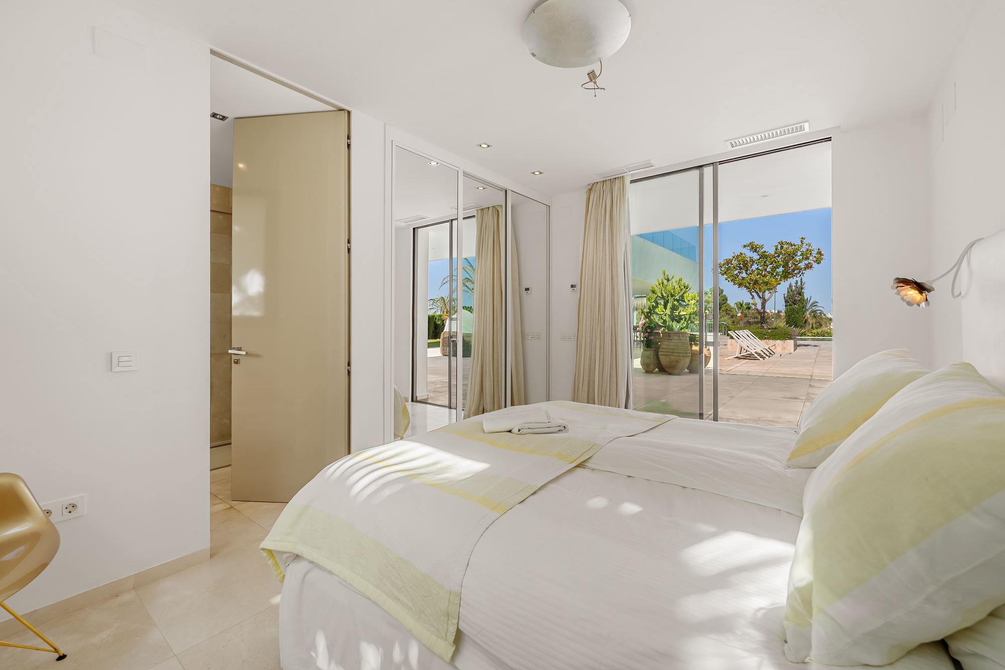 living - 676m² house / villa with 110m² terrace for sale in Nueva Andalucía - gallery thumbnail - 8
