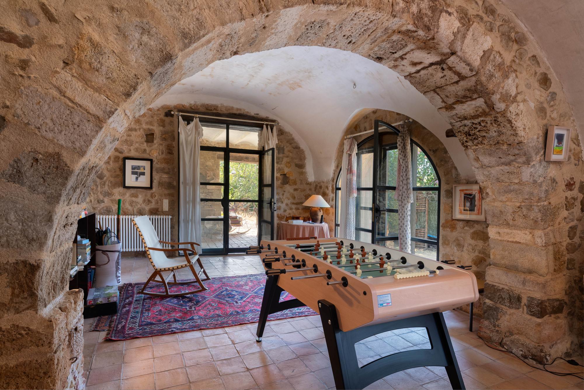 living - Casa rural de 775m² en venta en Pla de l'Estany, Girona - gallery thumbnail - 9