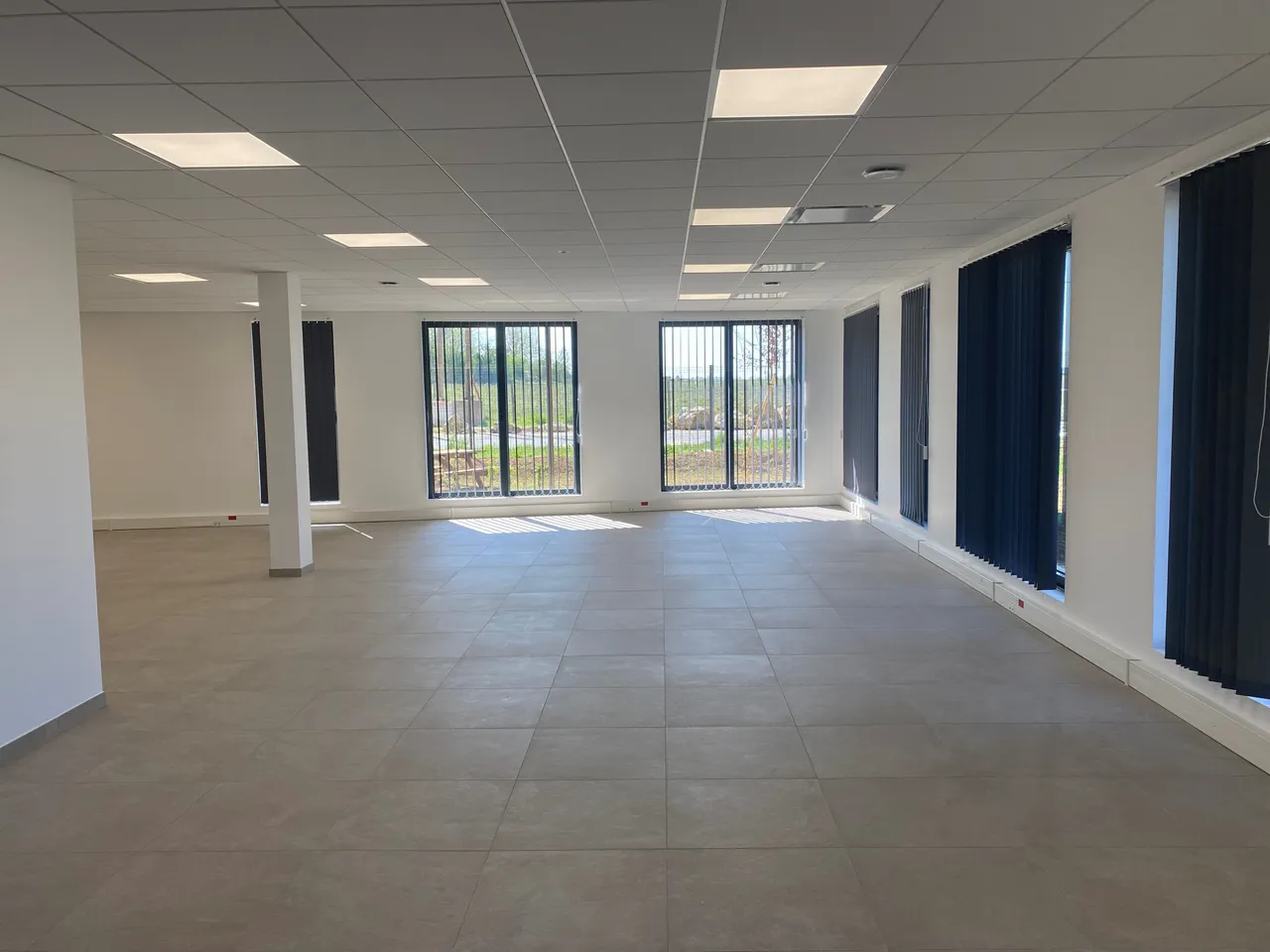 logistics - Light Industrial Premises / Offices For Rent - gallery - 5