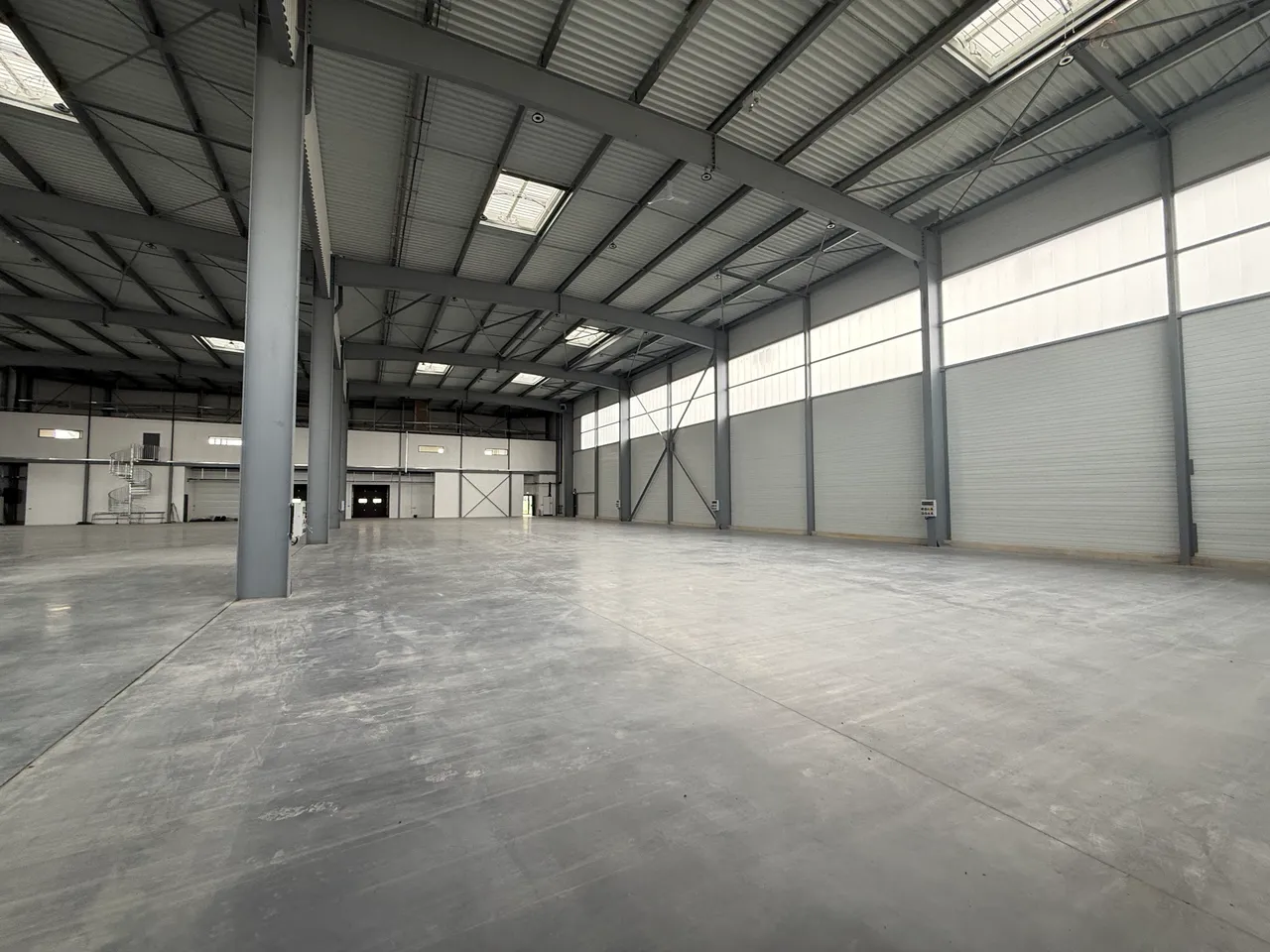 logistics - Activités / Bureaux À Louer - gallery - 2