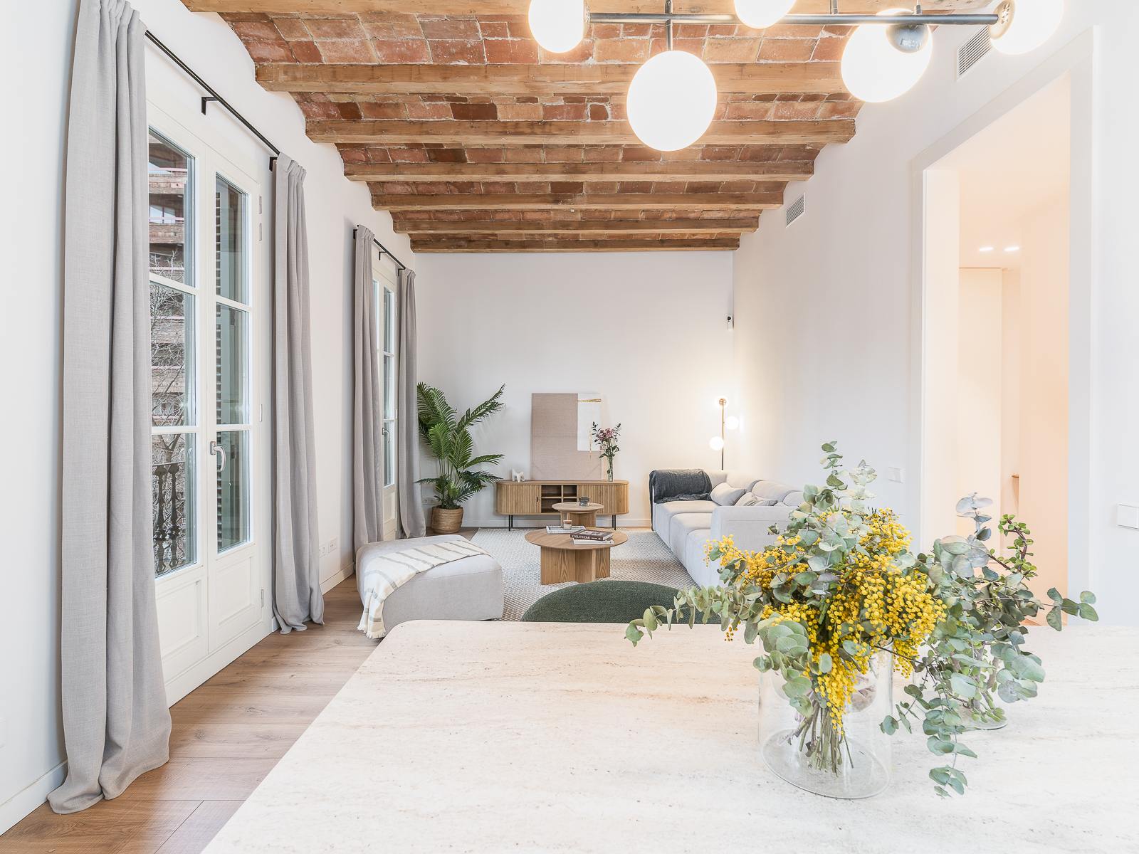 living - Piso de 89m² con 6m² terraza en venta en Eixample Izquierdo - gallery thumbnail - 7