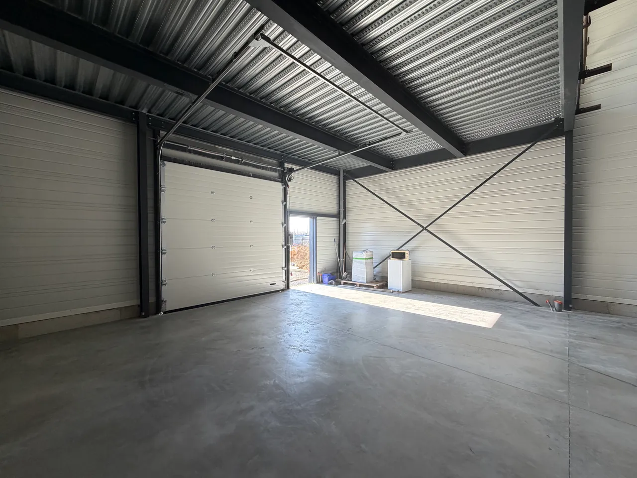 logistics - Light Industrial Premises / Offices For Rent - gallery - 2