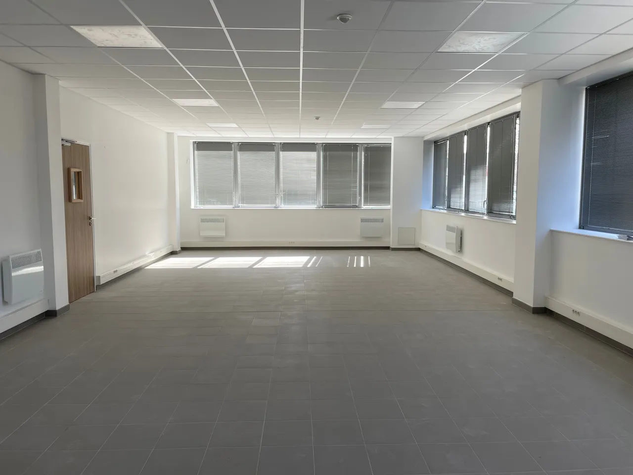 logistics - Entrepôt / Bureaux À Louer - gallery - 8