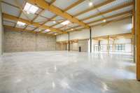 logistics - Activités / Bureaux À Louer - gallery thumbnail - 2
