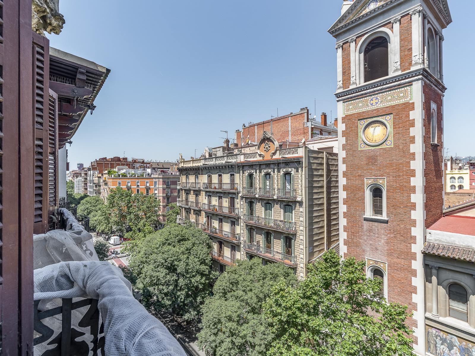 living - 150m² apartment for sale in Eixample Left, Barcelona - gallery thumbnail - 1