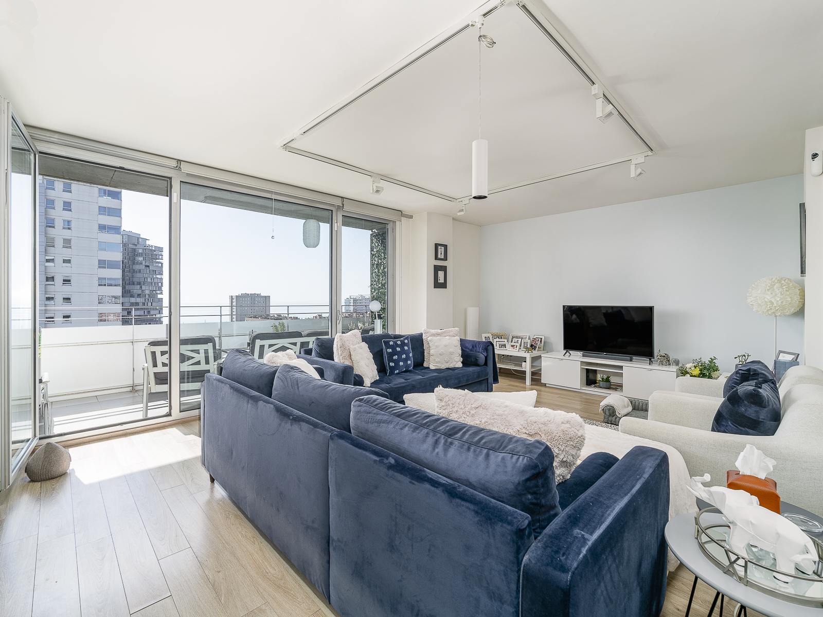 living - 105m² apartment with 10m² terrace for sale in Diagonal Mar - gallery thumbnail - 6