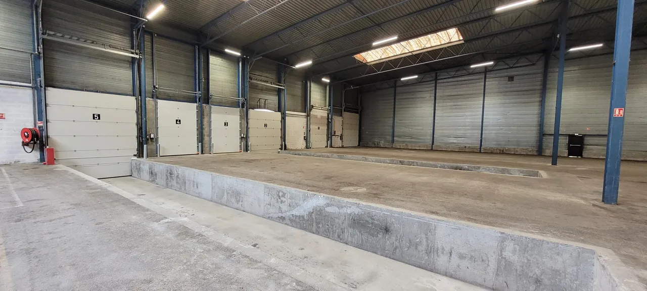 logistics - Entrepôt / Bureaux À Louer - gallery - 4