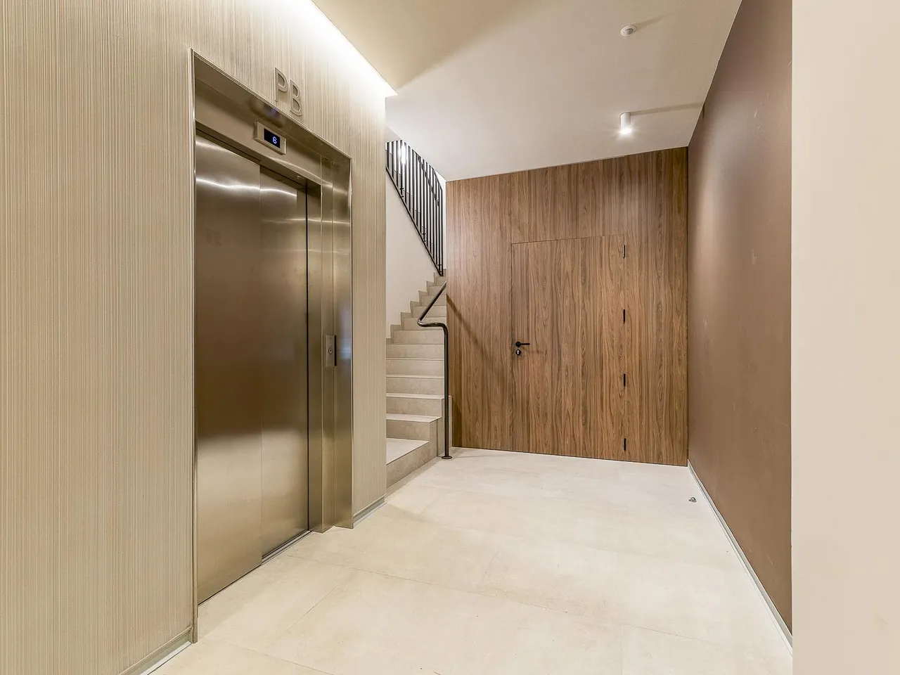 living - Sardenya Sagrada Familia - gallery - 7
