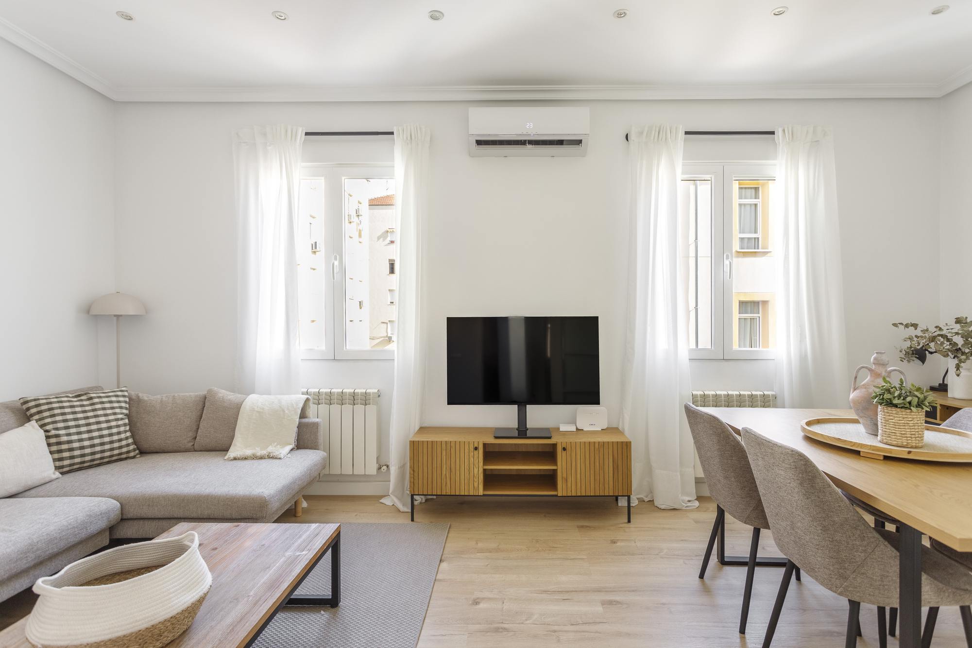 living - 85m² apartment for rent in Lista, Madrid - gallery thumbnail - 2