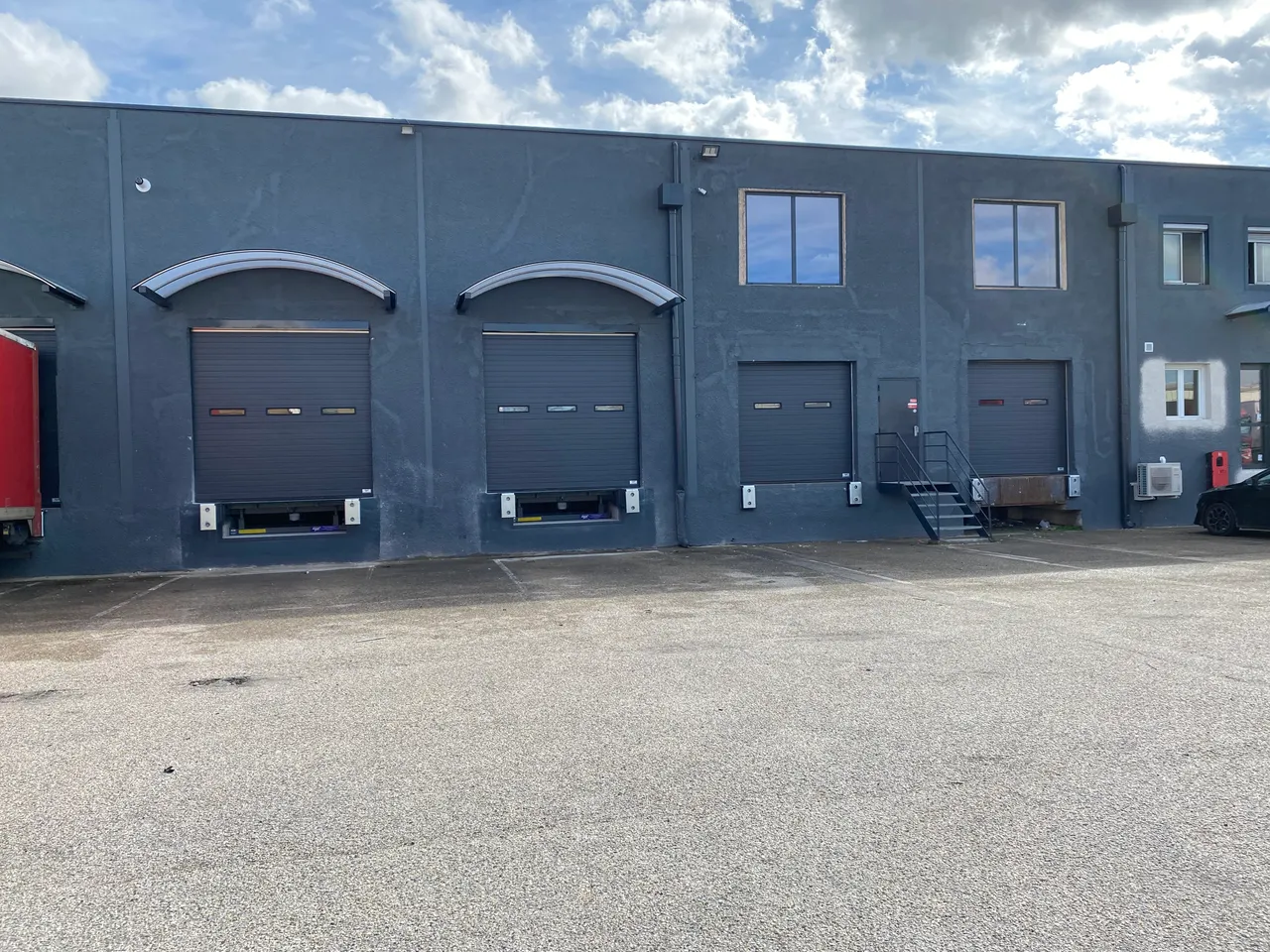 logistics - Light Industrial Premises / Offices For Rent - gallery - 3