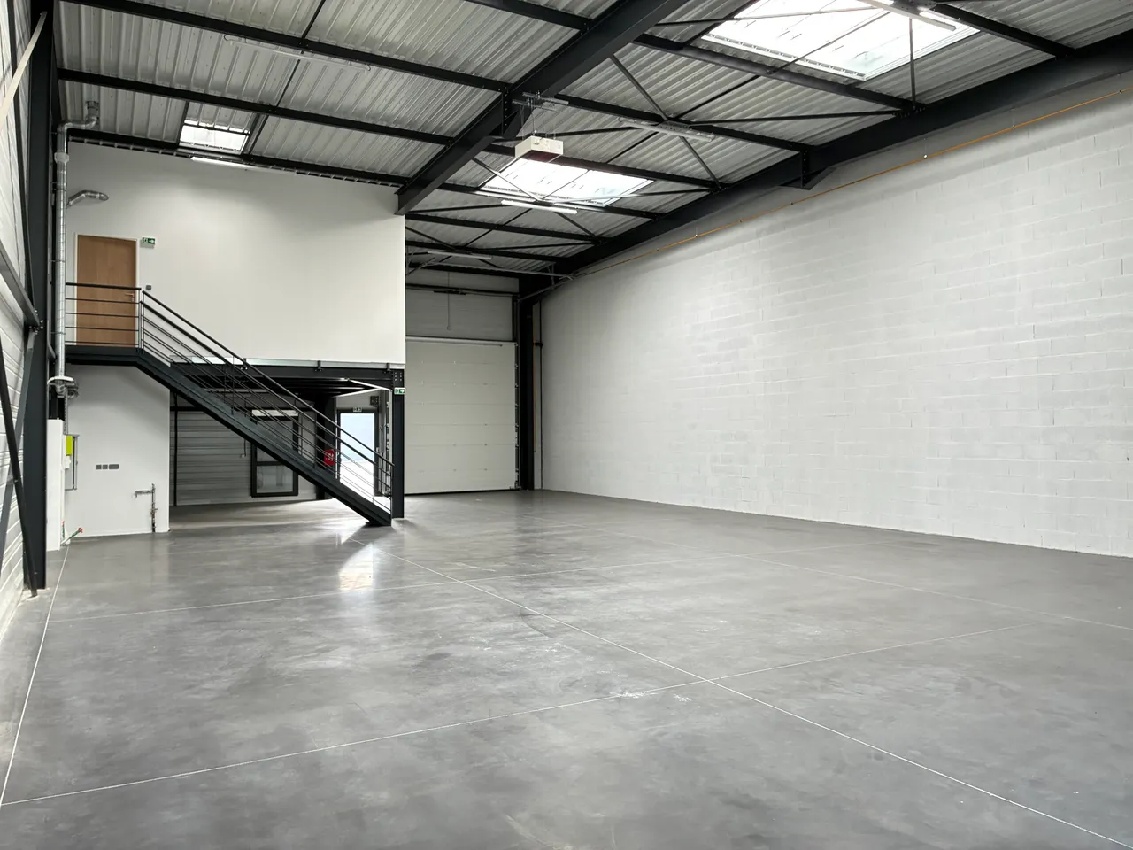 logistics - Light Industrial Premises / Offices For Rent - gallery - 7