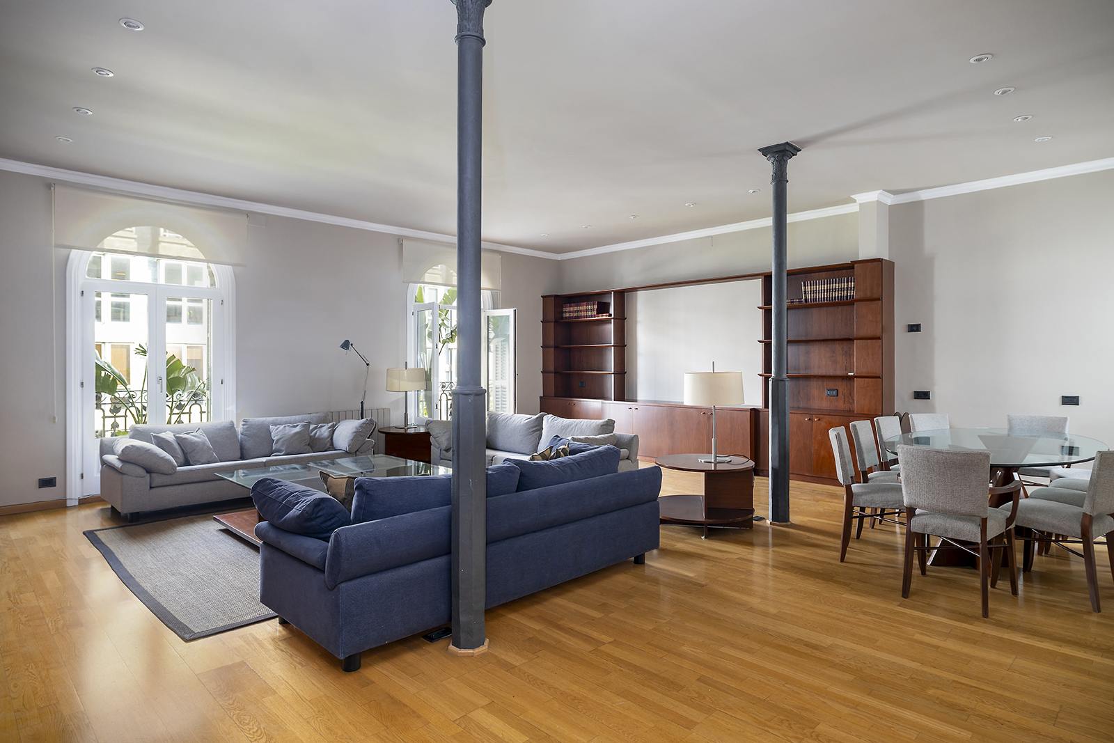 living - Piso de 200m² en alquiler en Eixample Derecho, Barcelona - gallery thumbnail - 2