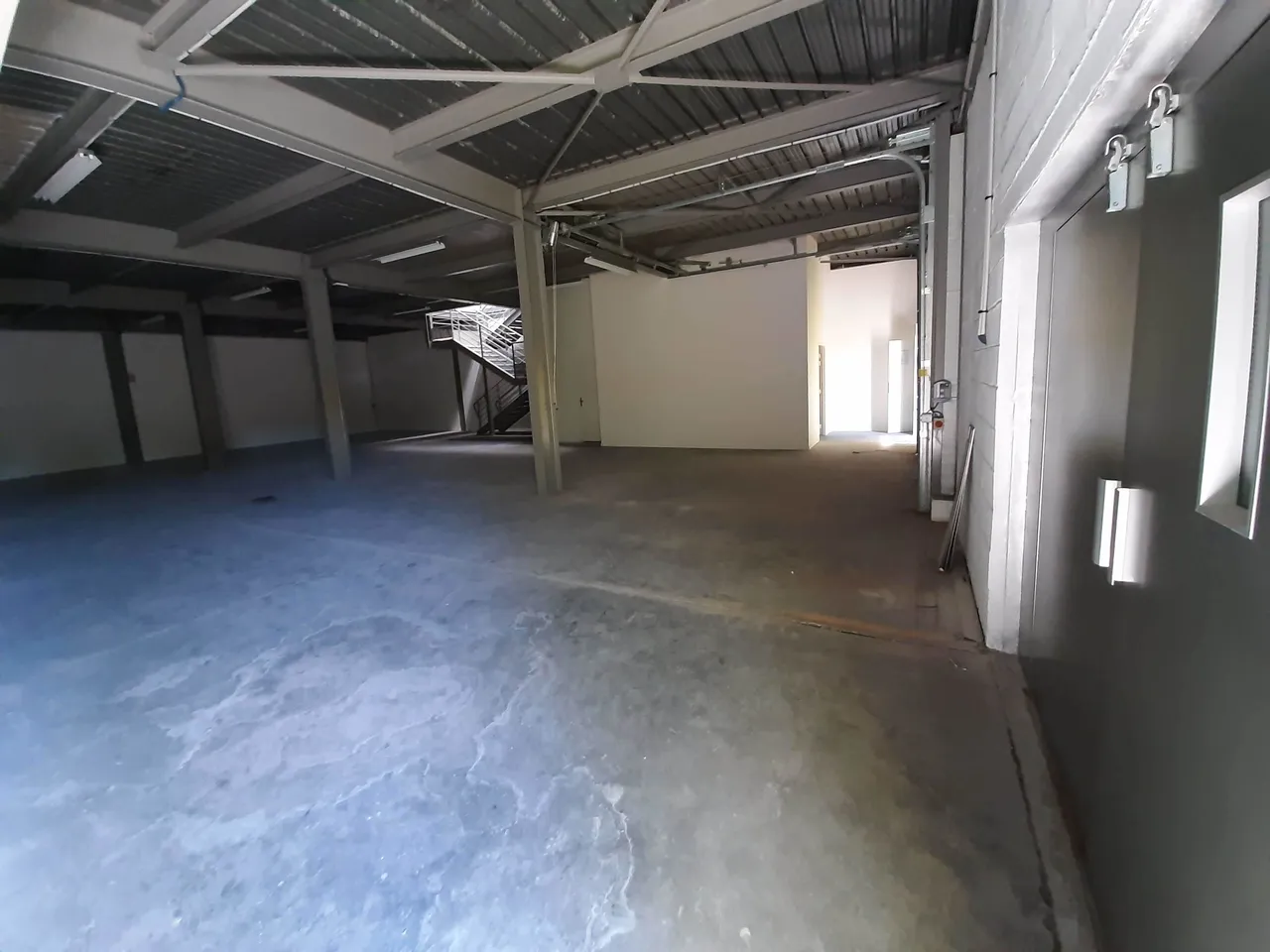 logistics - Activités / Bureaux À Louer - gallery - 2