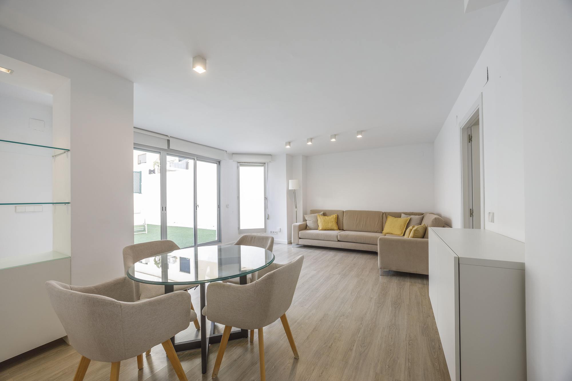 living - 155m² apartment with 50m² terrace for rent in Gran Vía - gallery thumbnail - 2