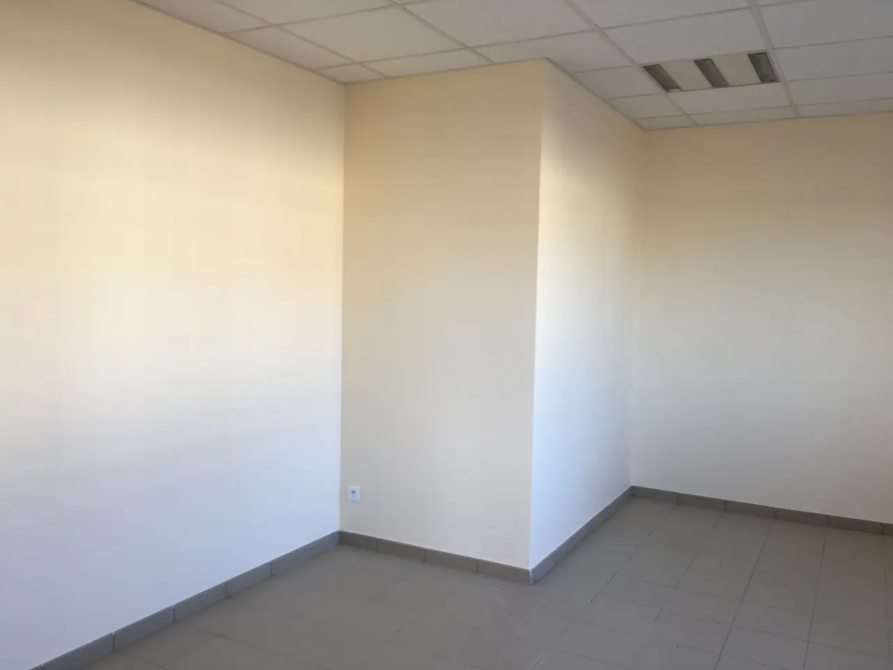 logistics - Entrepôt / Bureaux À Louer - gallery - 7