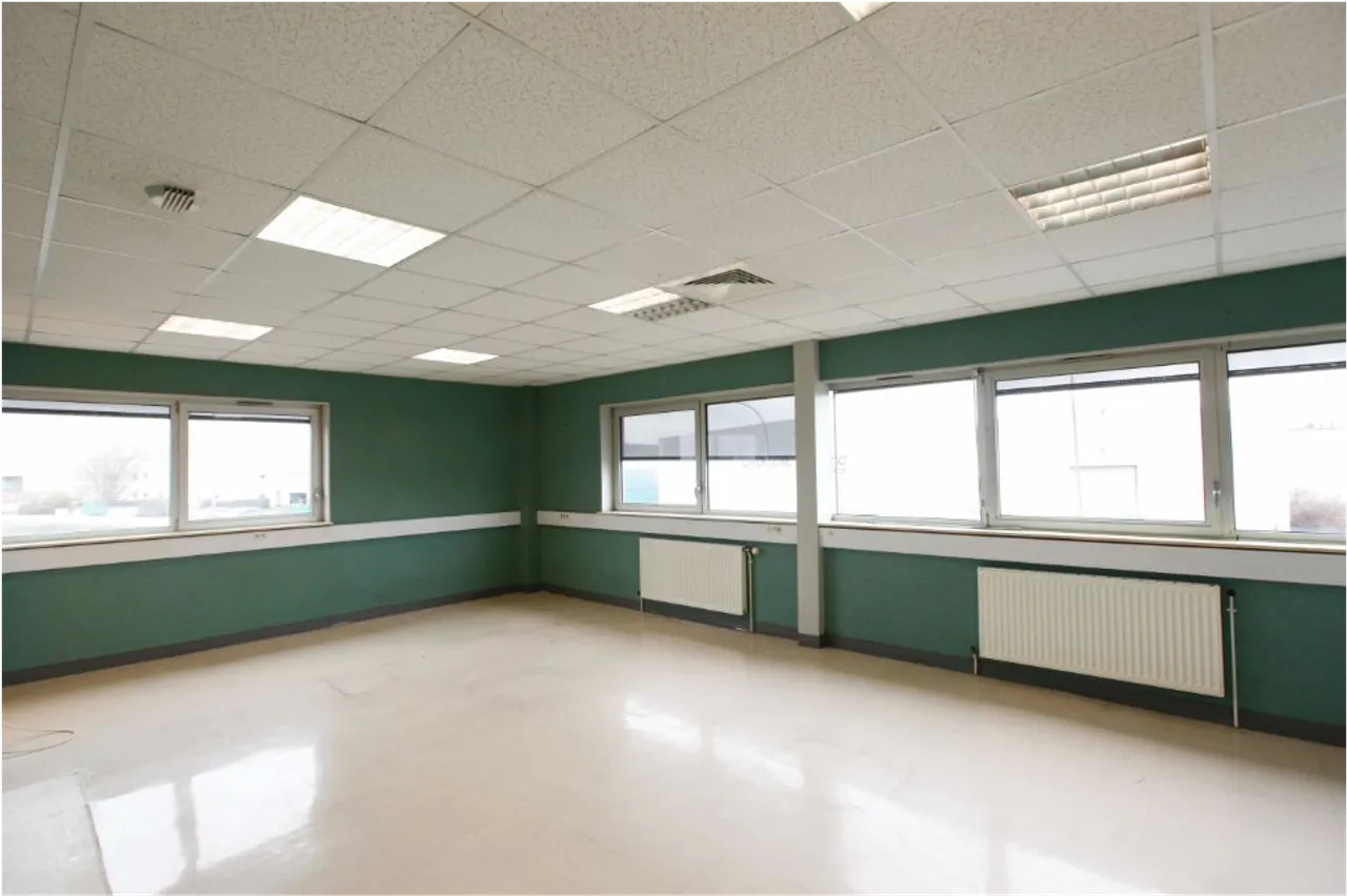logistics - Warehouse / Offices For Rent - gallery - 4