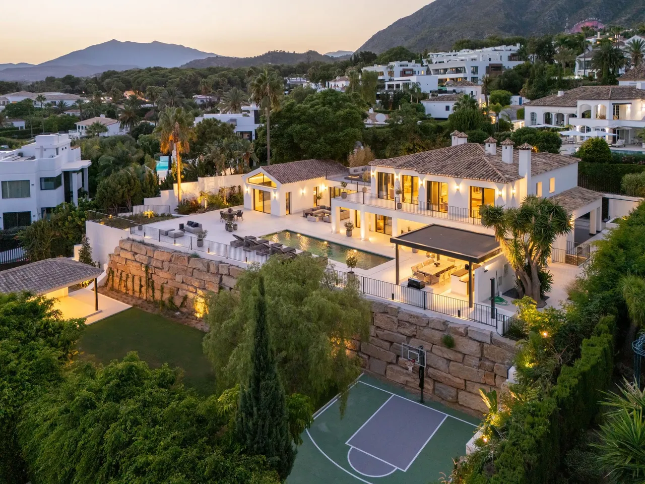 living - 734m² house / villa with 492m² terrace for sale in Golden Mile - gallery - 2