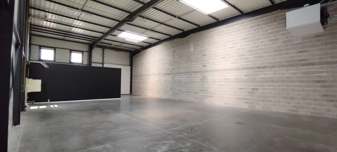 logistics - Light Industrial Premises / Offices For Rent - gallery - 3