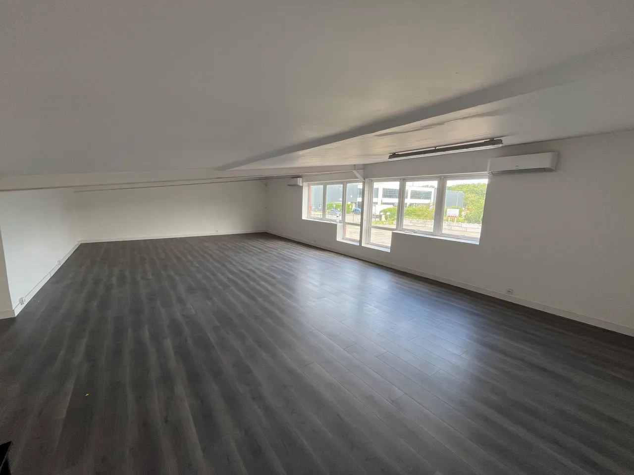logistics - Light Industrial Premises / Offices For Rent - gallery - 10