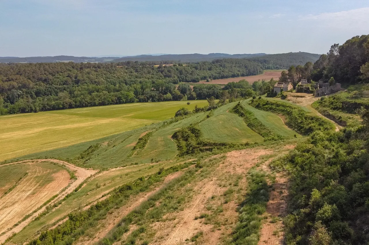 living - Casa rural de 1,300m² en venta en Alt Empordà, Girona - gallery - 9