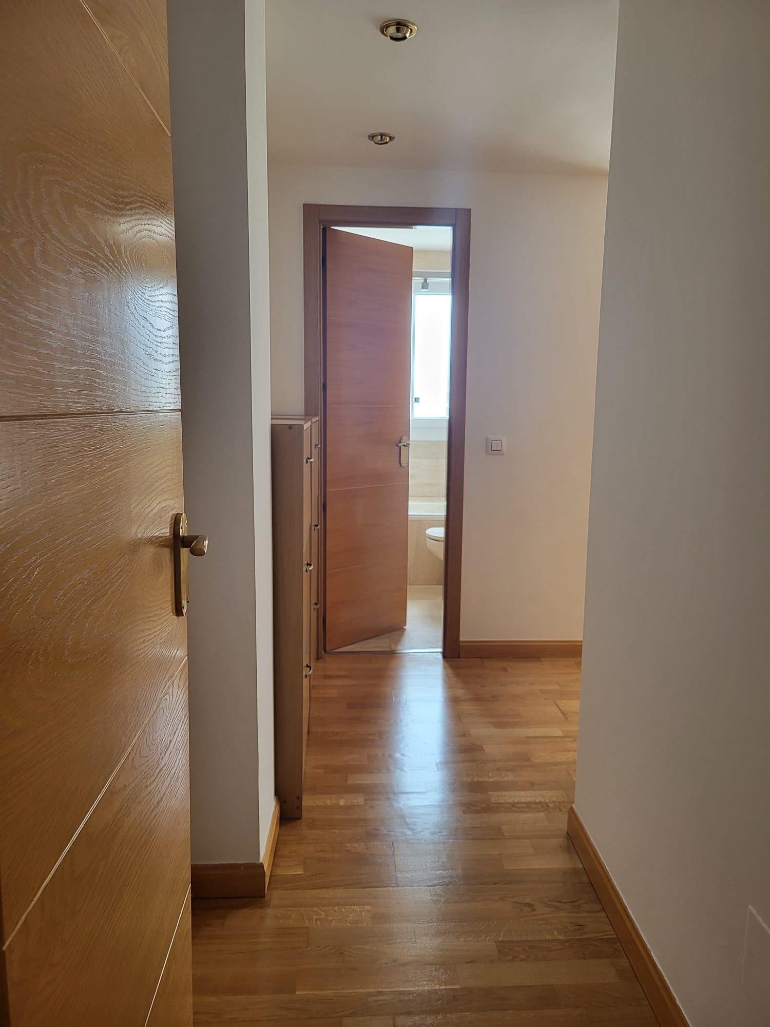 living - Piso de 141m² en venta en Sanchinarro, Madrid - gallery thumbnail - 4
