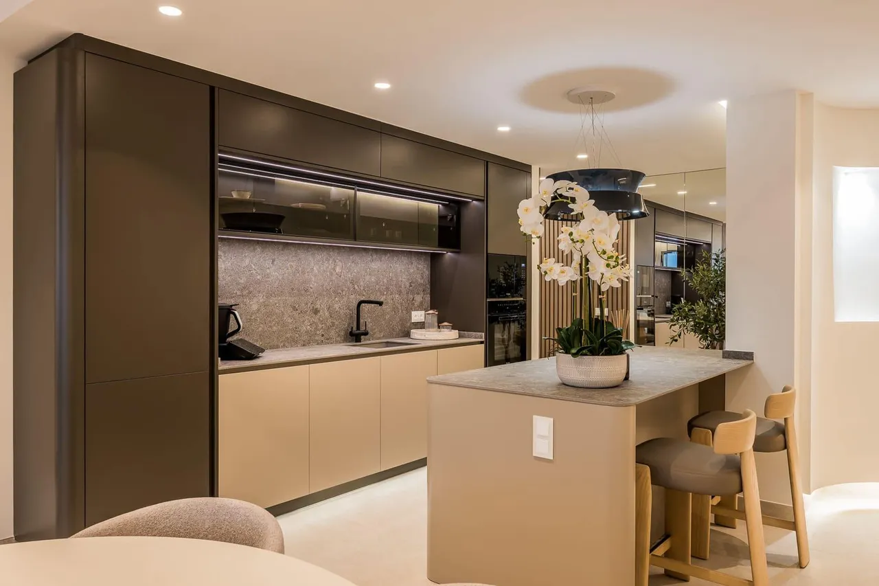 living - 183m² penthouse with 183m² terrace for sale in New Golden Mile - gallery - 9