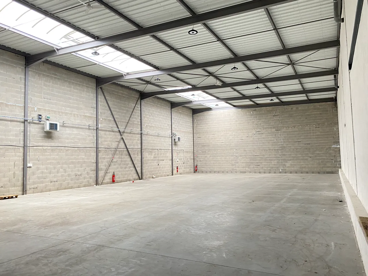 logistics - Light Industrial Premises / Offices For Rent - gallery - 5