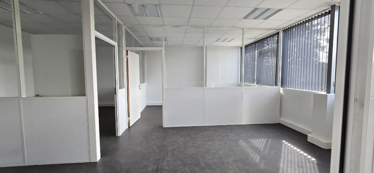 logistics - Light Industrial Premises / Offices For Rent - gallery - 3