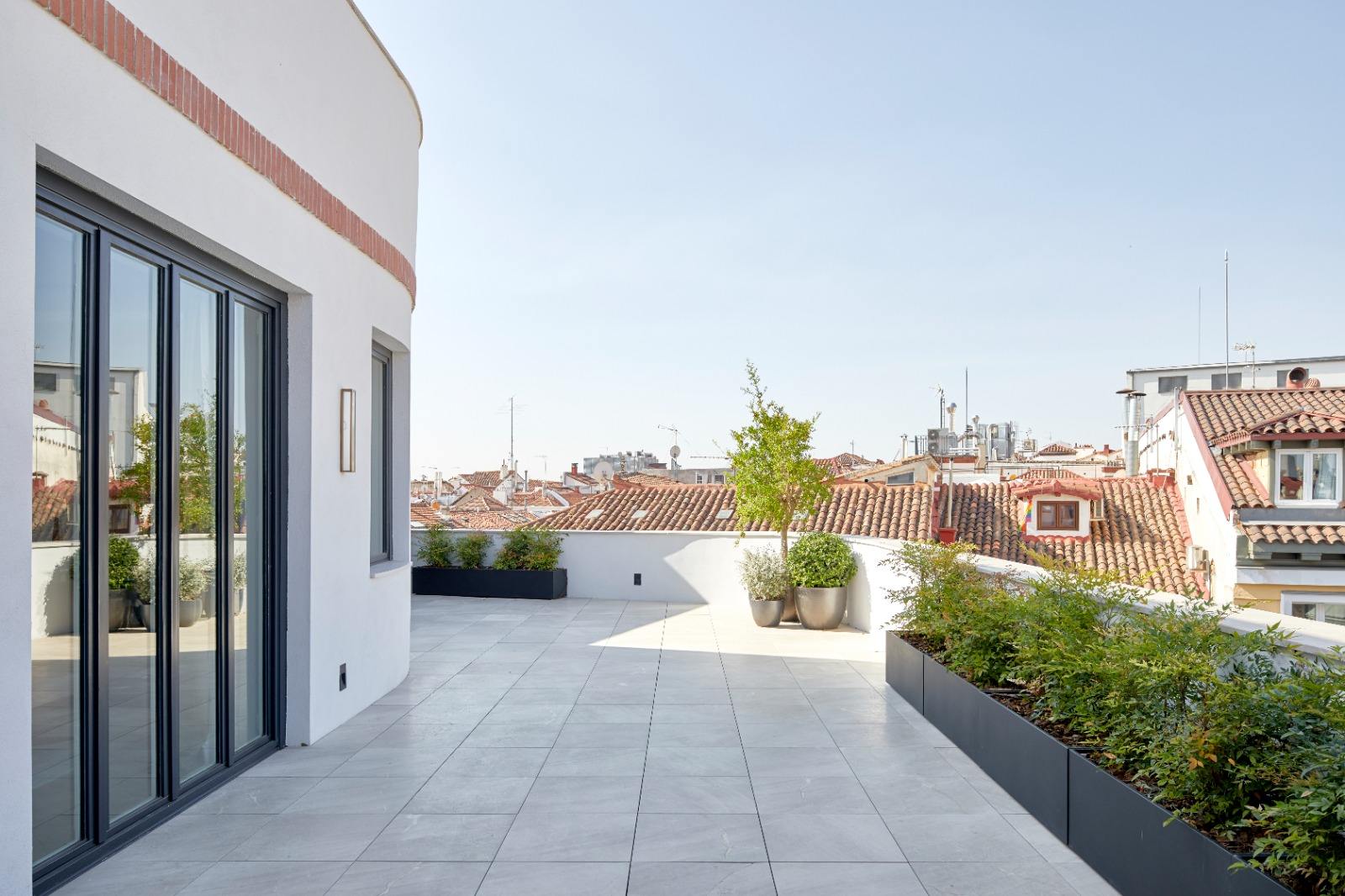 living - Ático de 600m² en alquiler en Cortes / Huertas, Madrid - gallery thumbnail - 7