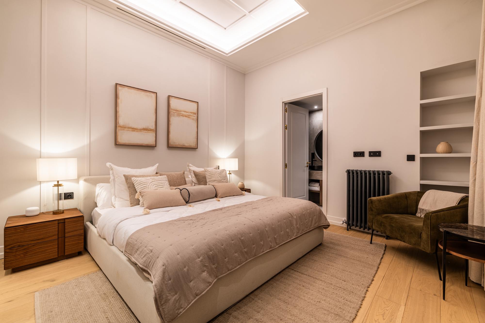 living - Piso de 148m² en venta en Almagro, Madrid - gallery thumbnail - 5