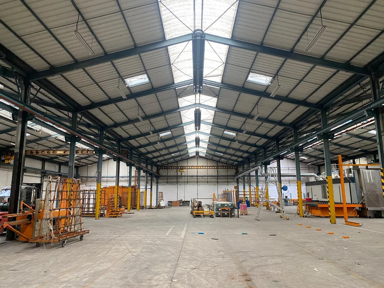 logistics - Light Industrial Premises / Offices For Sale - gallery - 4