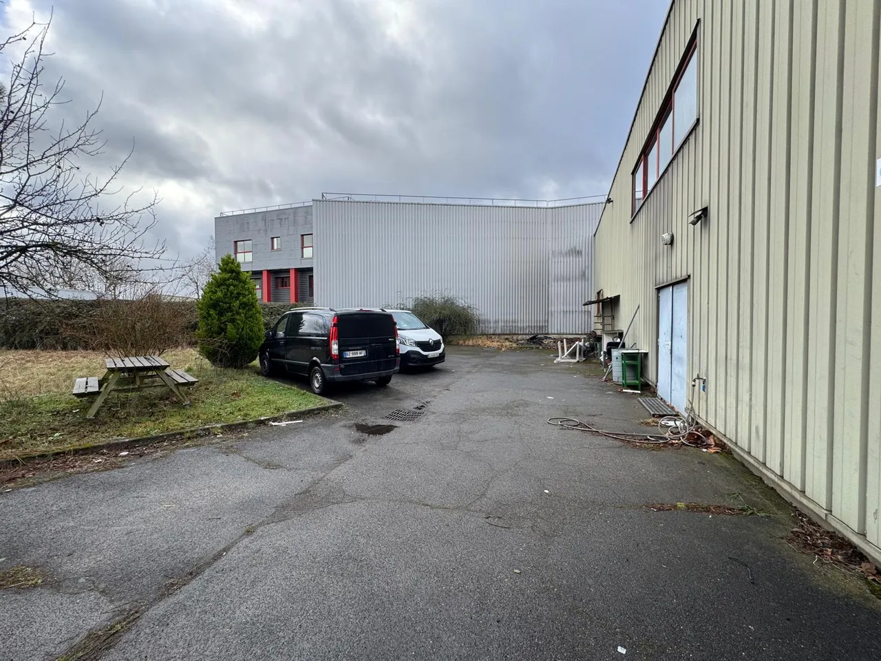 logistics - Warehouse / Offices For Rent - gallery - 3