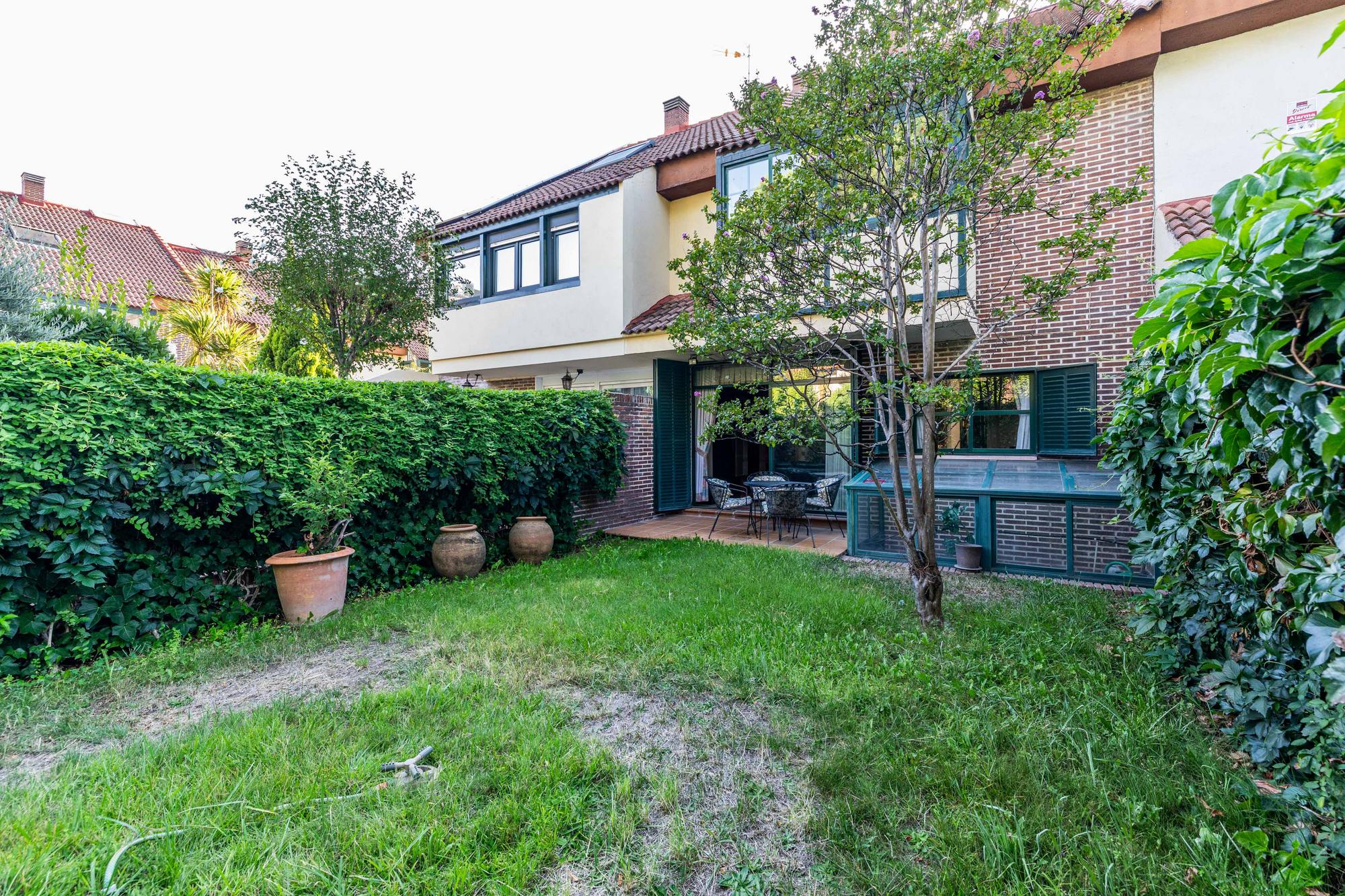 living - 279m² country house with 120m² garden for rent in Las Rozas - gallery thumbnail - 2