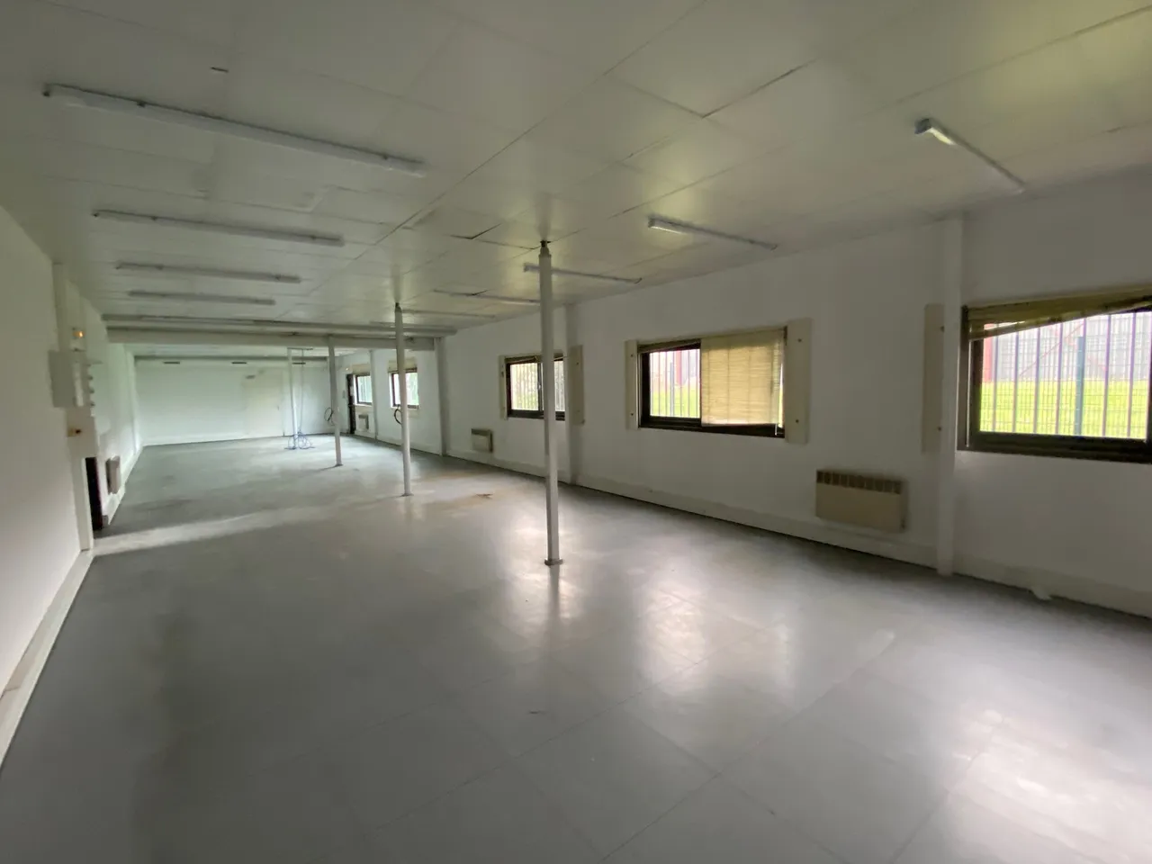 logistics - Activités / Bureaux À Louer - gallery - 3