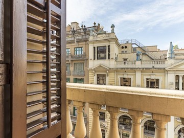 living - 137m² apartment for rent in El Born, Barcelona - featured