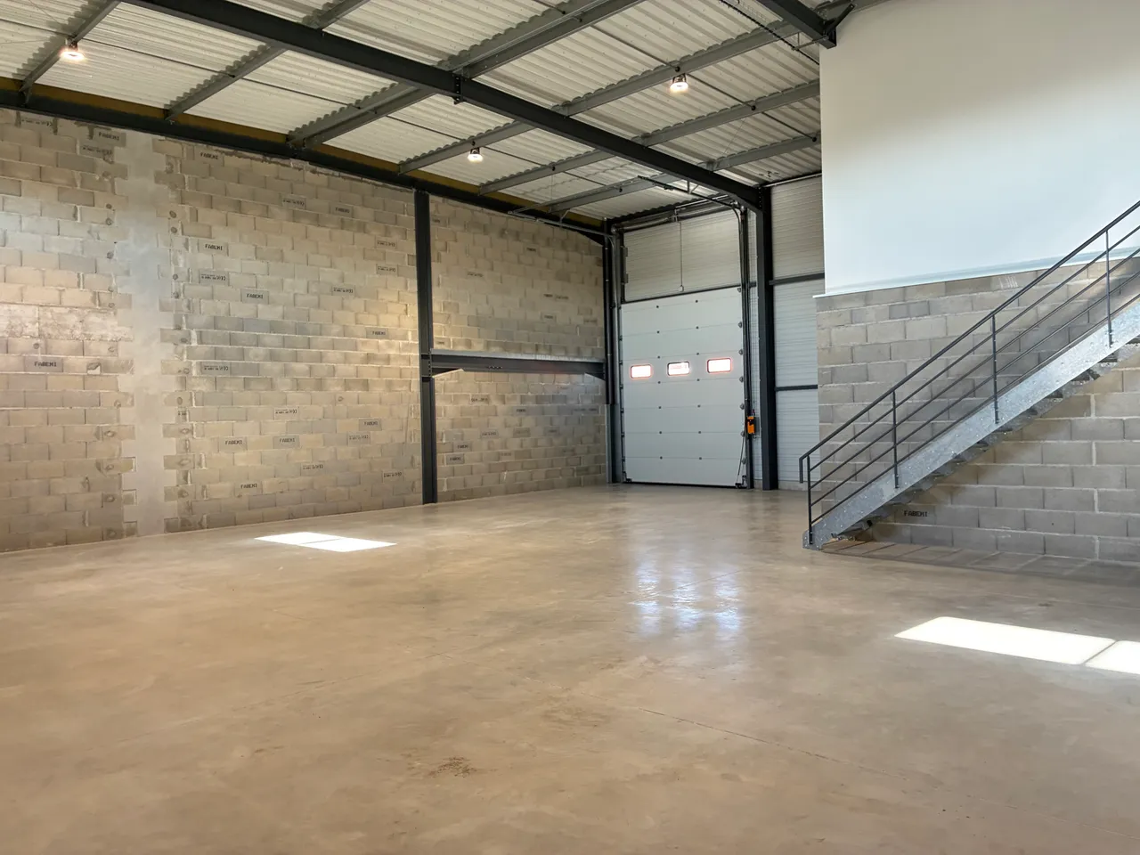 logistics - Light Industrial Premises / Offices For Rent - gallery - 10
