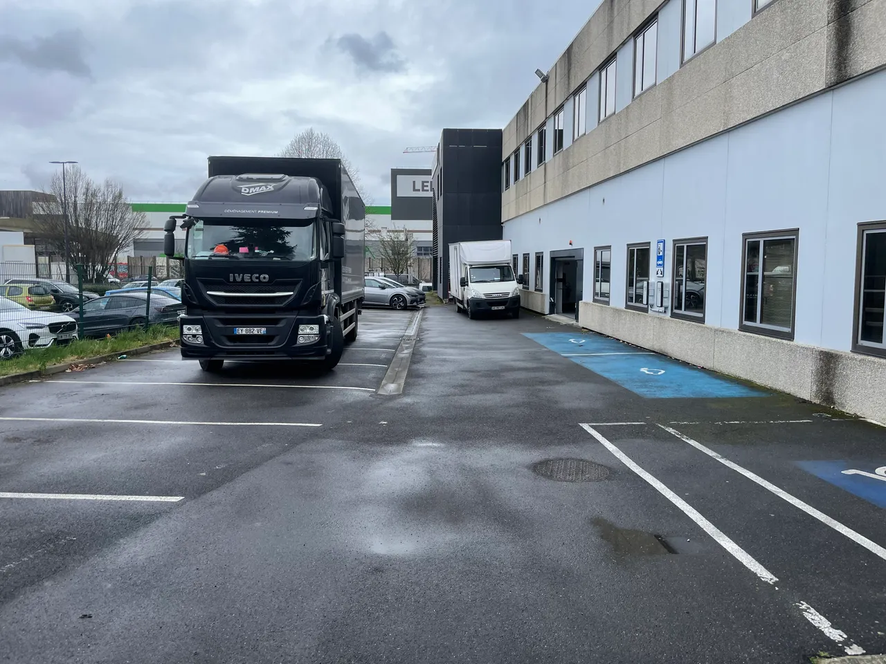 logistics - Light Industrial Premises / Offices For Rent - gallery - 7