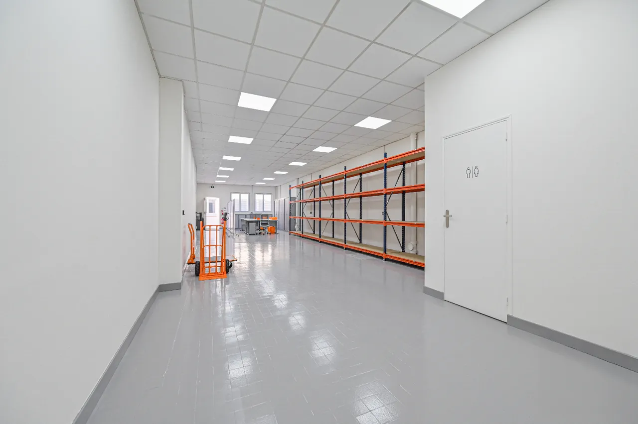 logistics - Entrepôt À Louer - gallery - 10
