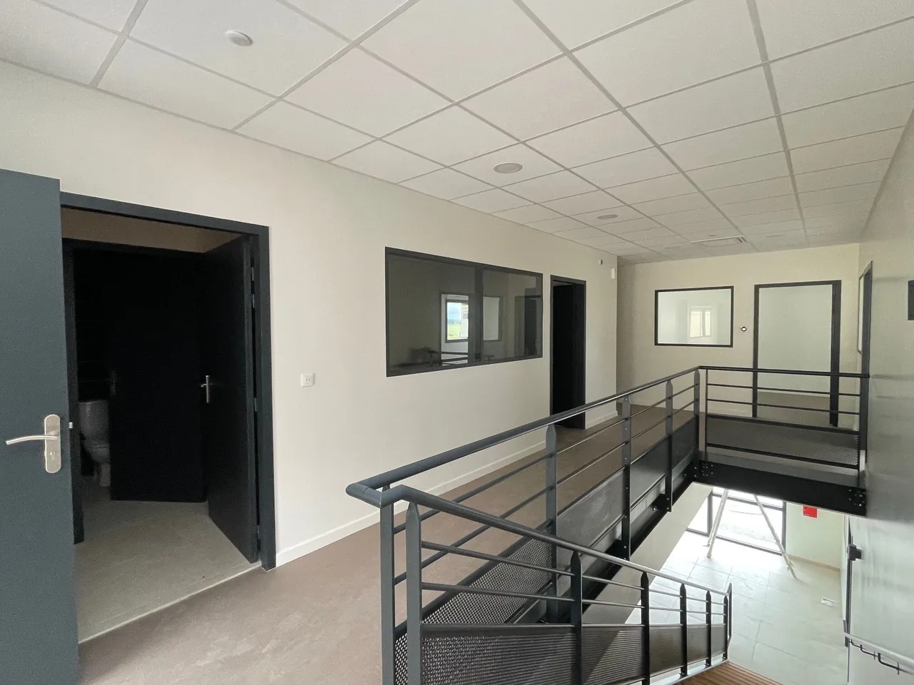logistics - Entrepôt / Bureaux À Louer - gallery - 4